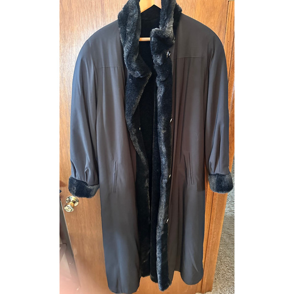 ST JOHN BY MARIE GRAY REVERSIBLE FUR COAT EUC; SIZE L - Picture 1 of 9